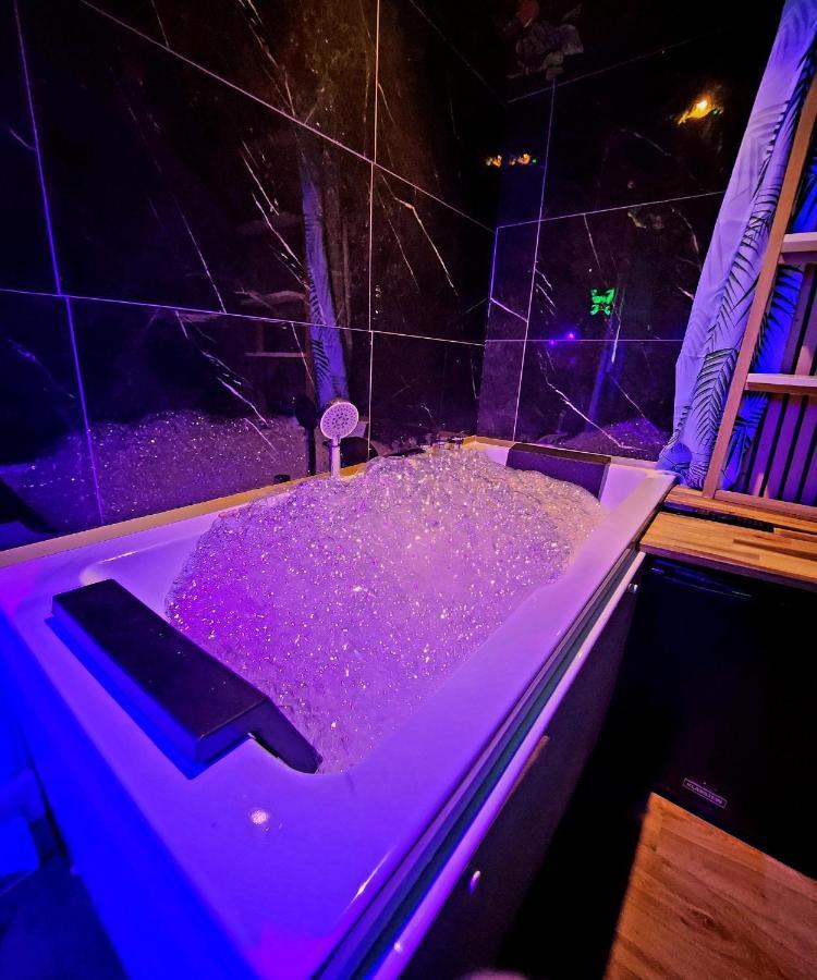 Jungle House Avec Jacuzzi A 10 Min De Disneyland -Taille Chambre- Conde-Sainte-Libiaire Exterior foto