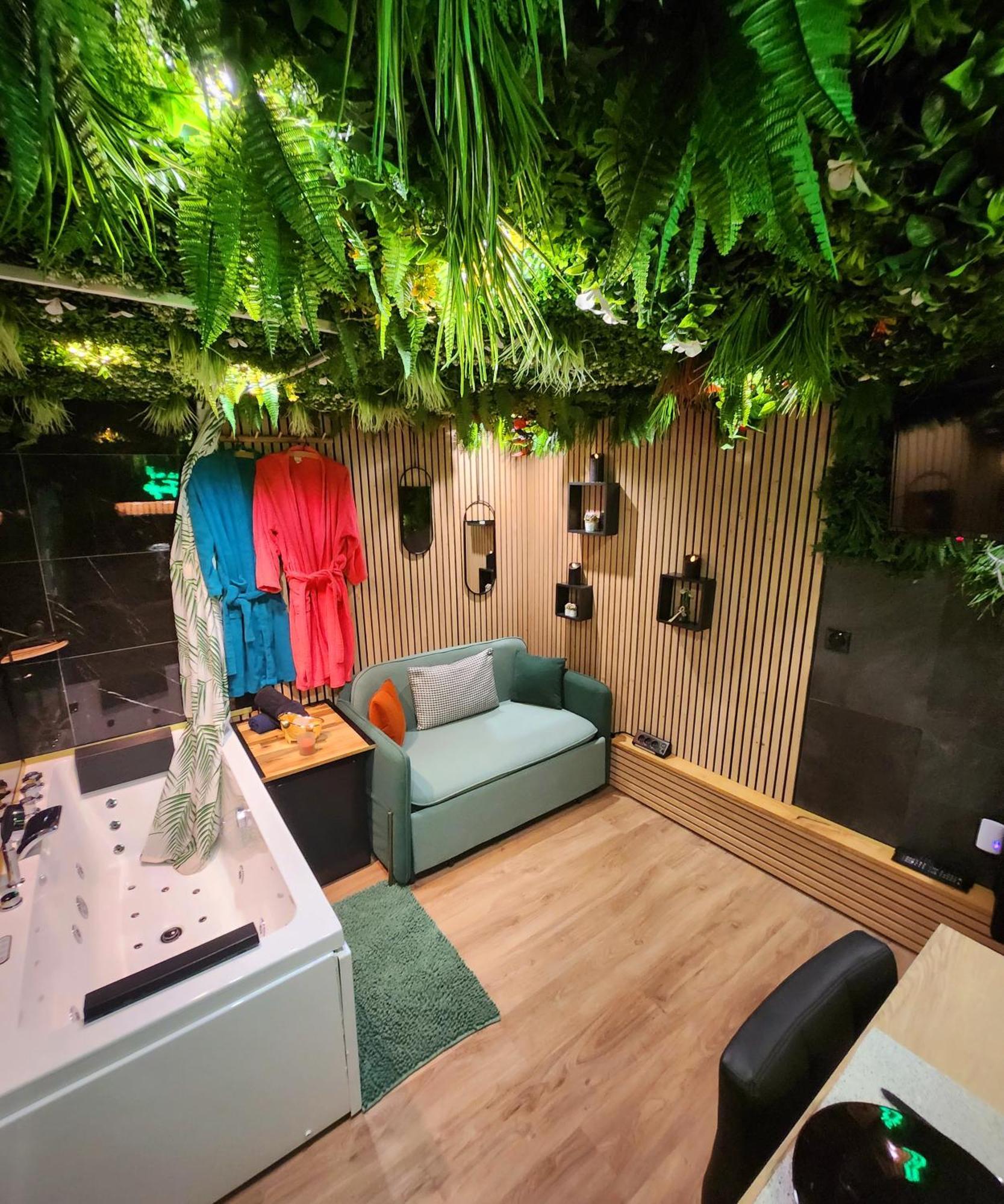 Jungle House Avec Jacuzzi A 10 Min De Disneyland -Taille Chambre- Conde-Sainte-Libiaire Exterior foto